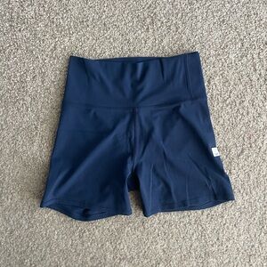 vuori allthefeels biker shorts